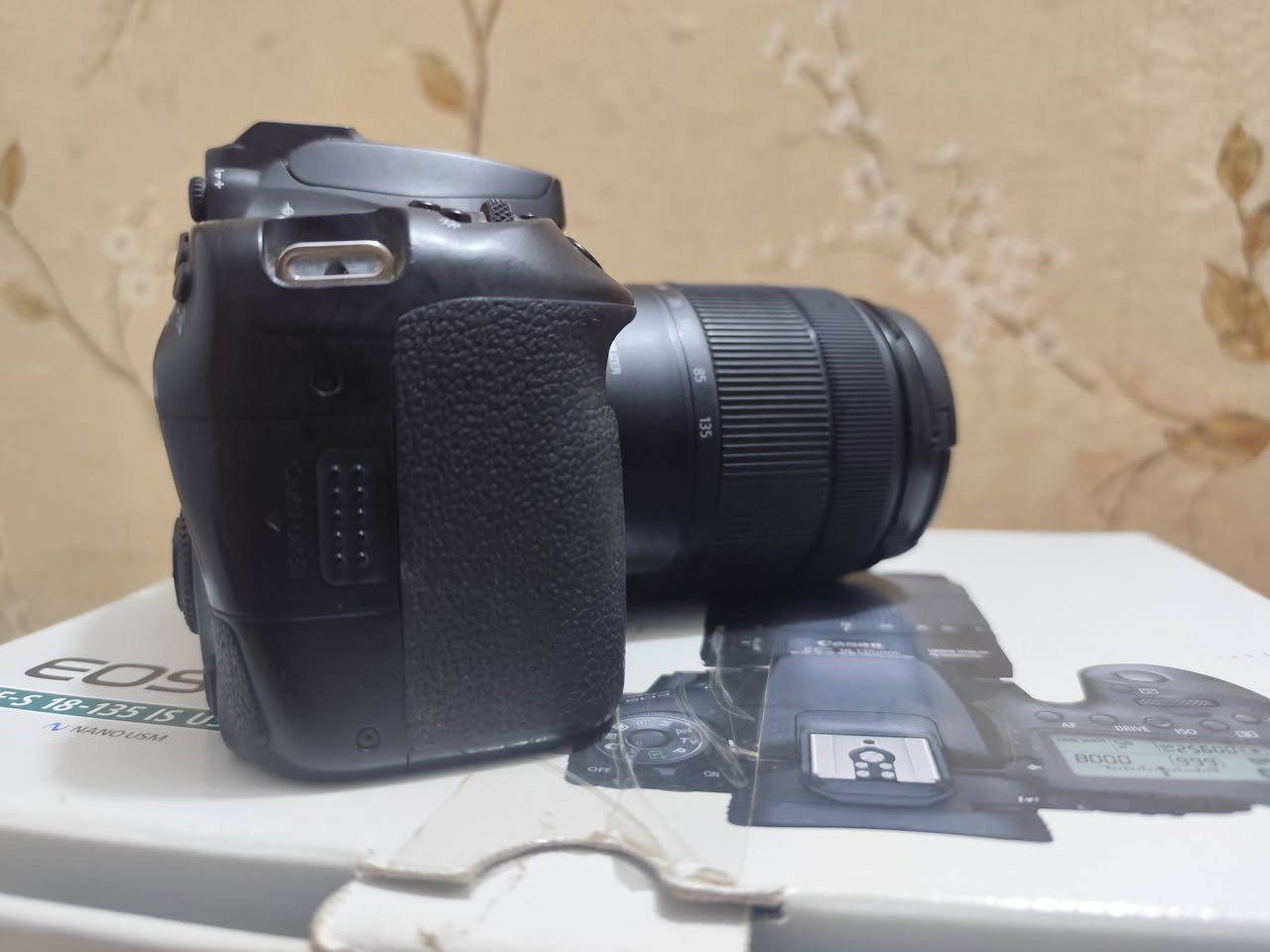 كامره كانون D90 نظيفه مثل ما موضح بالصور
ملحقات 
بدي
عدسه 18-135
شاحنه 
بطاريه 
جنطه
كارتونه 
مكاني واسط / الكوت
للاستفسار الاتصال على رقم الهاتف 
***********
