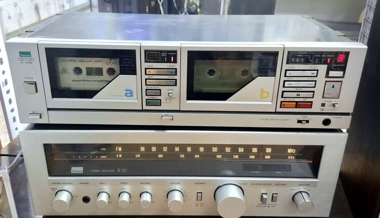 SANSUI
سانزوی . سانزوی . سانزوی
امبلیفایر مدمج مع رادیو و دك دبل كاسیت
سلفر فیس المنیوم 
یخرج 4 سماعات 
یابانی الصنع 
مكانی اربیل یوجد توصیل 
واتس اب / ***********
