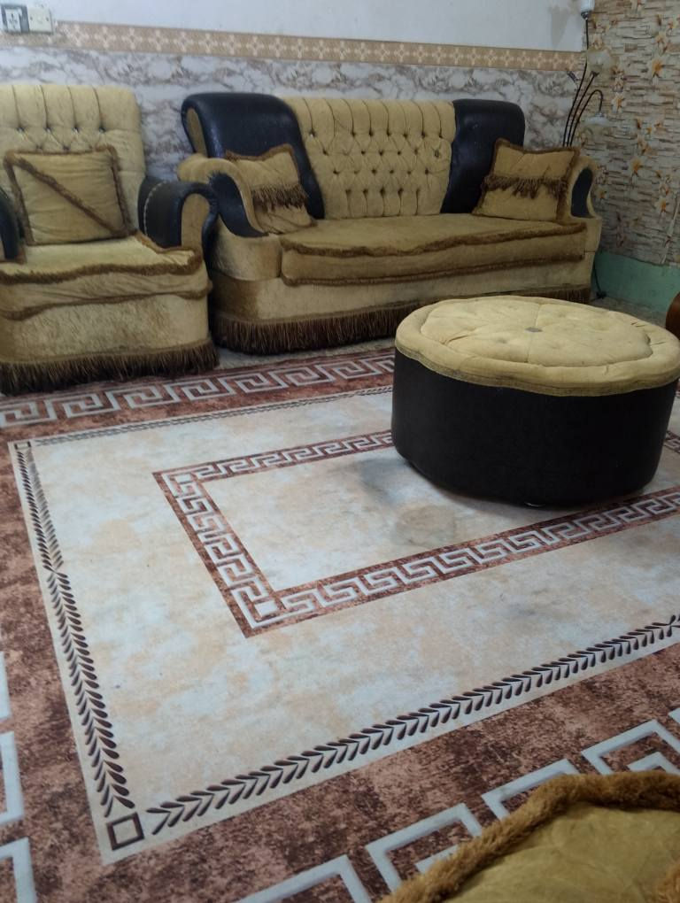 للبيع تخم عشر مقاعد معه طبلة وسطية وسيت طبلات وميز بلازمه وشلال حي البساتين على القناة *********** بغداد, العراق
