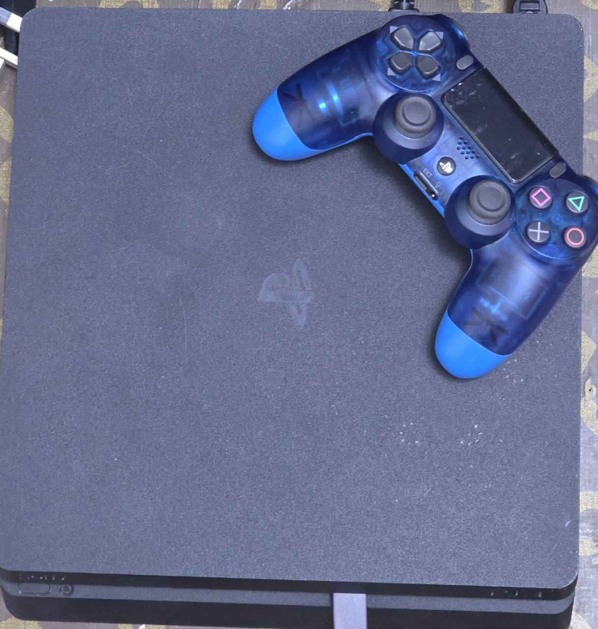 سلام عليكم ps4 slim 500G
الجهاز مهكر نظام 11 والالعاب الي بي 
gta v
Resident Evil 4
Resident Evil Village
black ops 6
gost of tsushima
red dead 2
The last of us 1
سعره 225 ومكاني ديوانيه وماعندي توصيل 
تواصل خاص او واتساب ***********
