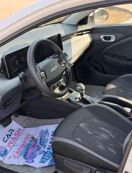 السلام عليكم اخوتي كي ثري K3 مكسيكي خليجيه وكاله الدوليه ضمان خمس سنوات مكينه ١٦٠٠ دوش 
مكفوله كفاله عامه مري شفط كامره شاشه نفكيشن حساسات امامي خلفي ماشيه ٣١ الف كيلو السعر ١٦٨ ورقه وبيها مجال اتصل وتدلل ***********
