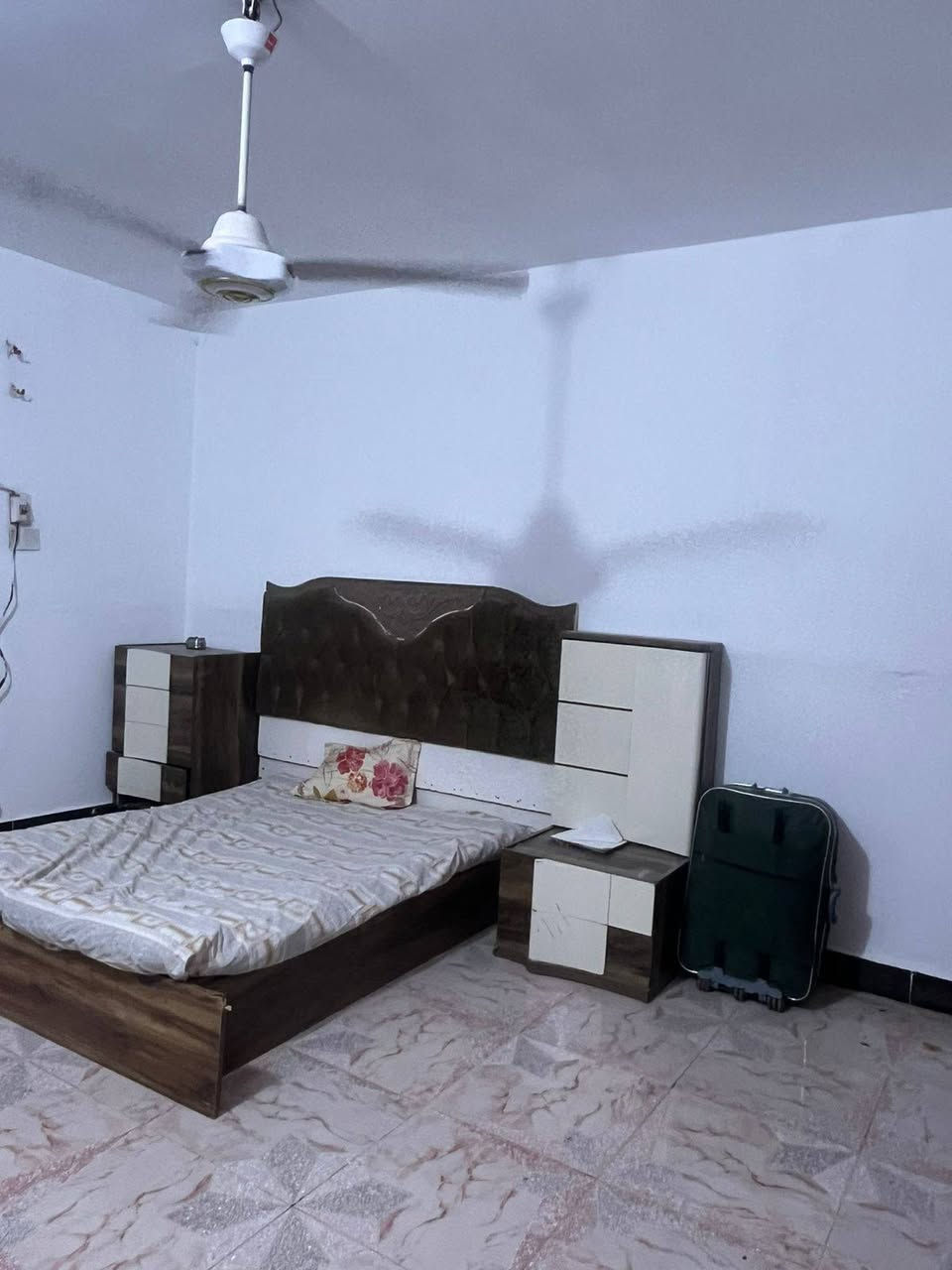 بيت للبيع طابو ملك صرف زويريجات حي الجهاد مساحة ٢٠٠ متر  قرب مسقف ام البنين  بناء حديث الفينات عكَاده طابقين
بيت للبيع طابو ملك صرف زويريجات حي الجهاد مساحة ٢٠٠ متر  قرب مسقف ام البنين  بناء حديث الفينات عكَاده طابقين  بيت للبيع طابو ملك صرف زويريجات حي الجهاد مساحة ٢٠٠ متر  قرب مسقف ام البنين  بناء حديث الفينات عكَاده طابقين
الطابق الارضي صحيات خارجية كراج   درج خارجي غرفة معزولة تصلح مخزن او استقبال  كليدور استقبال  هول غرفة نوم مطبخ صحيات داخلية منور جانبي
٣ غرف نوم الطابق الثاني + مطبخ سطحين  شتايكر يصلح استثماري (ايجار مشتملين) او سكني 
للاستفسار الاتصال على الرقم ***********
علي رسمي

