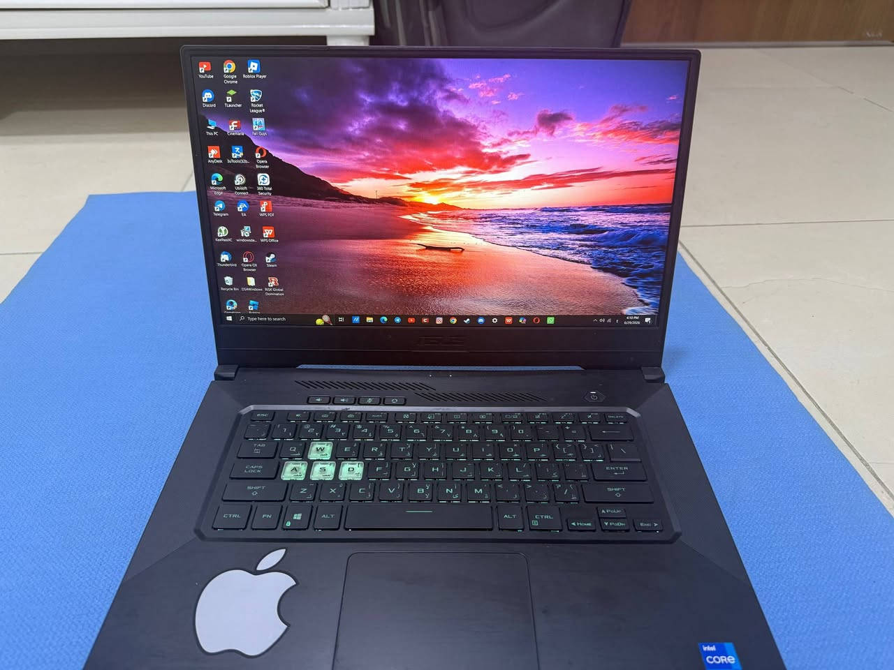 السلام عليكم
لابتوب مستخدم للبيع 

الاسم (النوع) :      ASUS TUF Dash F15 FX516PE
حجم الشاشة : 15.6inch  
نوع الشاشة : IPS
الدقة : Full HD (1920x1080)
الهرتزية : 144Hz
كرت الشاشة :     
NVIDIA GeForce RTX 3050 Ti Laptop (4GB GDDR6)
المعالج :     Intel Core i5-11300H (4Cores/8Threads) 
الرام :     8GB DDR4 3200MHz (قابل للترقية)
التخزين : 512GB NVMe SSD
الوزن : 2kg تقريباً
الملحقات : 
١- كيبل البور الاصلي مالته
٢- قاعدة تبريد Havit Gamenote F2081 اربعة مراوح 
٣- ماوس عادي
٤- ماوس باد

الجهاز مشتريه ٢٠٢١ و هو اصدار ٢٠٢١ بس الجهاز شبه جديد تم استخدامه لفترة كم شهر بالعاب خفيفة + يوتيوب و انترك بدون استخدام .

النظافة مثل ما موضح بالصور

المكان : بغداد 
السعر : ٧٥٠ الف 

للتواصل و الاستفسار خاص او واتساب متواجد دائماً ***********
