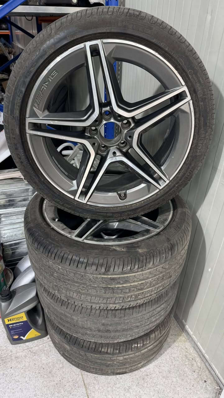 السلام علیکم
للبیع

تخم تایر پیریلی ایطالی (245/40R19) مع ویلات مرسیدس اصلیە، مستخدم نضیف

*للملاحضە التایرات رن فلات

انتاج ٢٠٢٢


**إذا كنت صاحب هذا الإعلان وتريد حذفه لأي سبب، رجاءا أرسل رسالة إلى الدعم الفني**