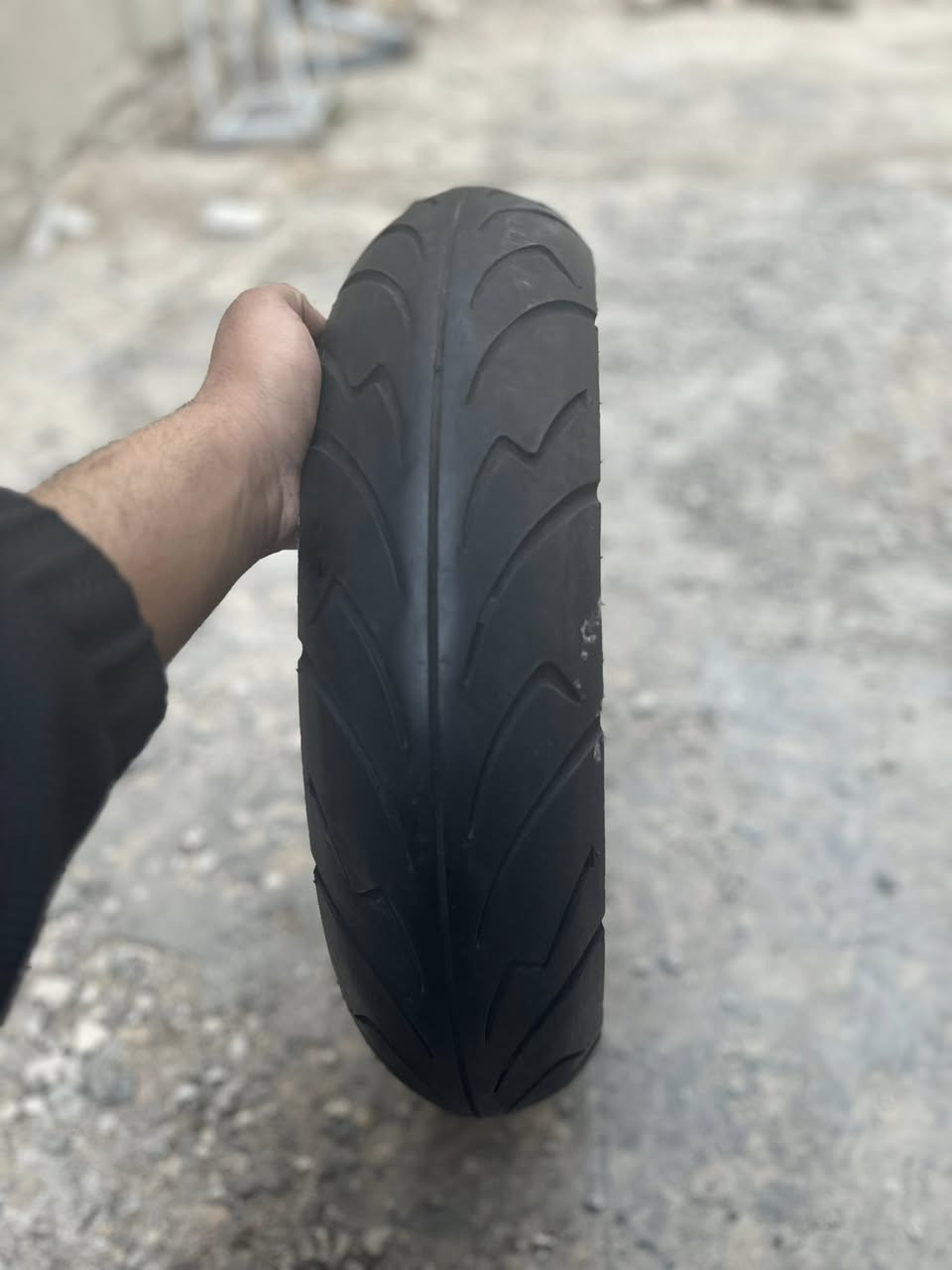 سلام عليكم تاير تي ماكس اصلي اصلي مال حاوية امامي قاعدة رقم اصلية وتجوة اصلية للبيع السعر خاص أو اتصل ‭٠٧٨٣ ٨٨٠ ٦٧٣٢‬
