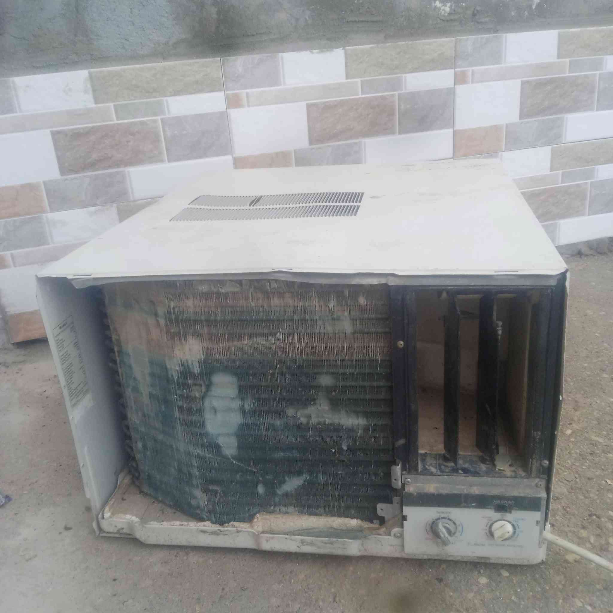 سلام عليكم مكيف 2طن كرفت تبريد ثلج سعر 200لاتصال***********
