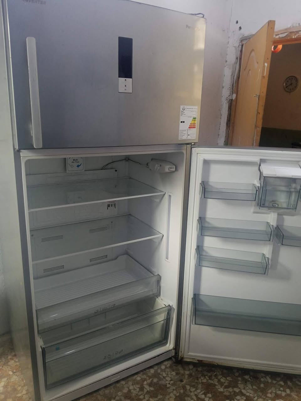 للبيع ثلاجه ارقئ نوع باناسونيك ام البراد اكبر حجم نضافه ميه بل ميه  الله شاهد تجميد فول السعر 275 الف للستفسار *********** غير متواجد على الفيس
