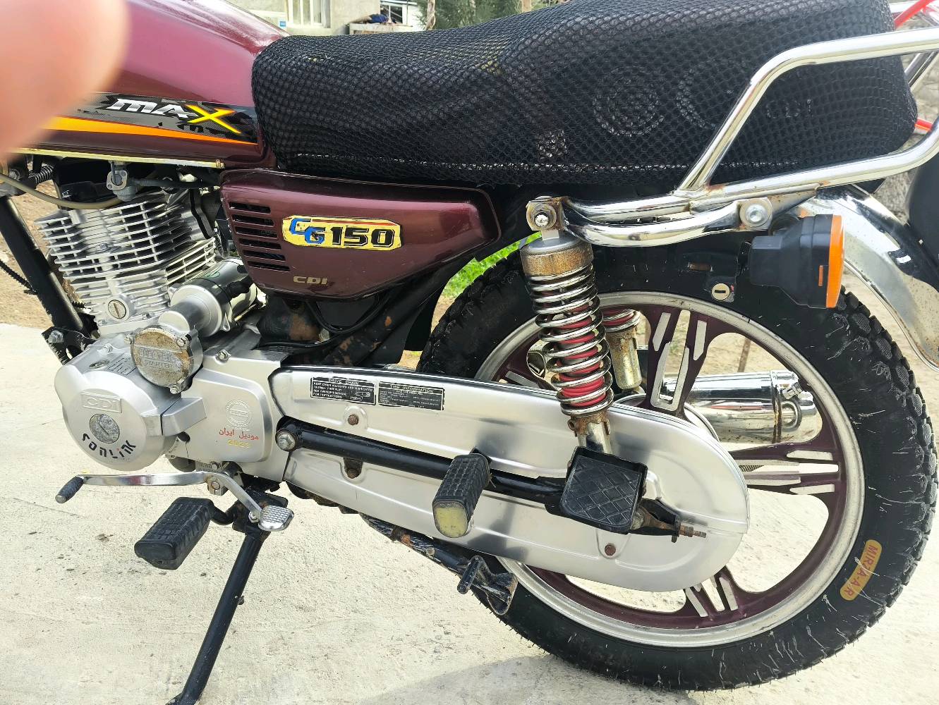 دراجة سولنگ أيراني للبيع 
المحرك 150. ((5)) كير 
 محرك مكفول ممفتوح 
نقوصاتها باتري ضعيف واشاير فقط 
الدراجه مال جناي 