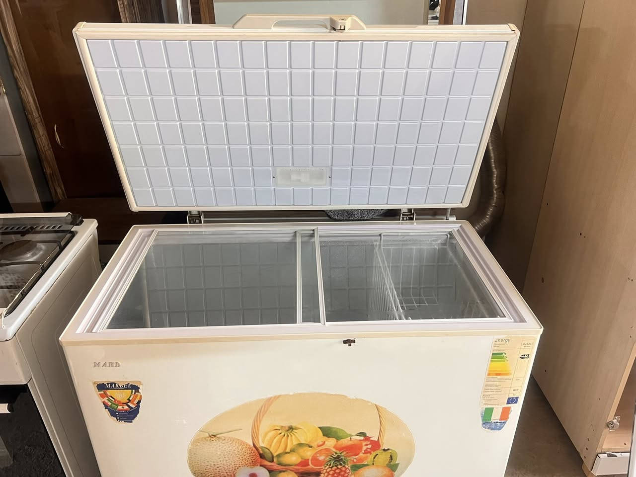 السلام عليكم… مجموعة غراض للبيع شرط الشغل والنضافة..
العنوان .. سيف سعد قرب مكتب لمسات العمارة …
للاستفسار.. واتساب او اتصال *********** ….
