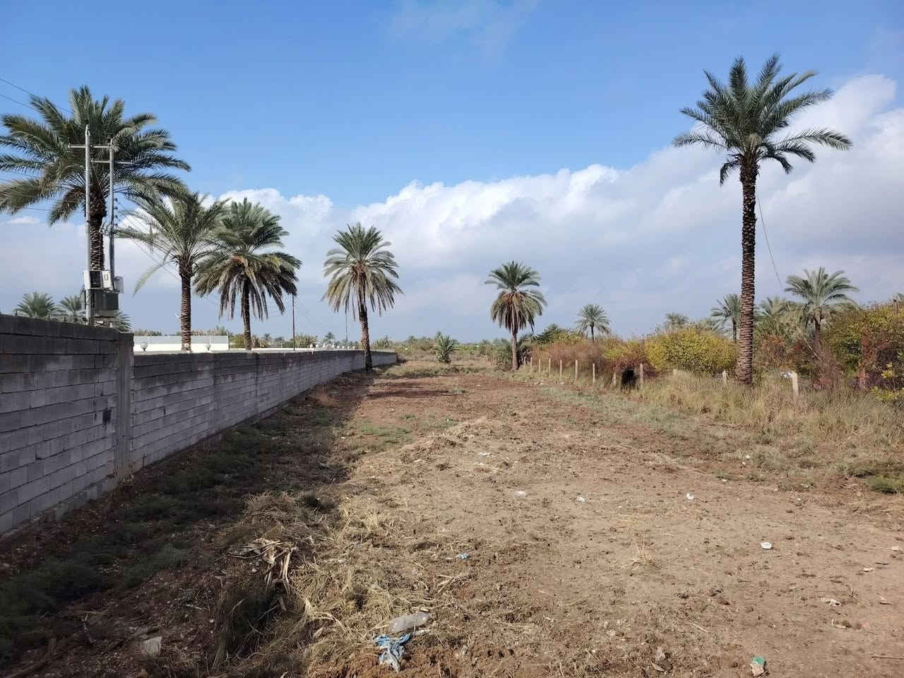 دونم زراعي للبيع بمدخل واحد مقابيل مشروع الماء الصغير واصله خدمات ( ماء - كهرباء - تبليط ) 
0782 744 9345

132 مليون‏
