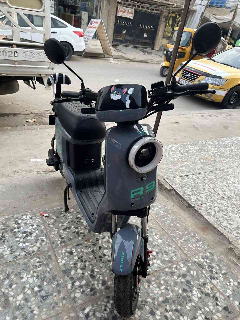 دراجة شحن R9نظيفة جدا استخدام قليل بغداد لامين الثانيه     التواصل عالرقم
770 713 5039‬

المواصفات :

تمشيك 75 حقيقي

 بنظام 4 سرع

جهاز إنذار عند السرقة

قفل السرج :  البطارية

بريكات دسك هايدروليك امامي وخلفي

بطاريات 5 نظيفة استعمال خفيف 

سلة أمامية

تايرات جوبلس

اشاير يمنه يسره دبل إشارة

وبصمة تشغيل عن بعد + كارت تشغيل

شاشة تظهرلك السرعة + شحن البطاريات + خاصية الرجوع للخلف السعر500 وبيه مجال الطيبين


**إذا كنت صاحب هذا الإعلان وتريد حذفه لأي سبب، رجاءا أرسل رسالة إلى الدعم الفني**
