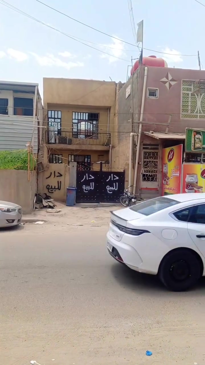 السلام عليكم بيت 300 متر  شقه ومحل  بيت طابقين   الارض ملك طابو صرف الموقع زعفرانيه شارع الكبيسي على شارع العام قرب سكله ابو سعد 
هاتف ***********

