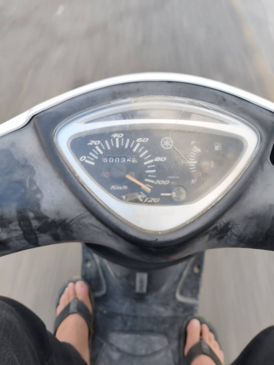 السلام عليكم 

للبيع فقط 

ماكس عدلة نظيفة سلف هندر كهربائيات كلها شغالة بس عداد البنزين واكف 

محرك بلاد 49 لا تنقيص لا تبخير ناعم كلش ما مفتوح 
دبلات امامي خلفي شغال  
السعر 800
واتساب ***********
