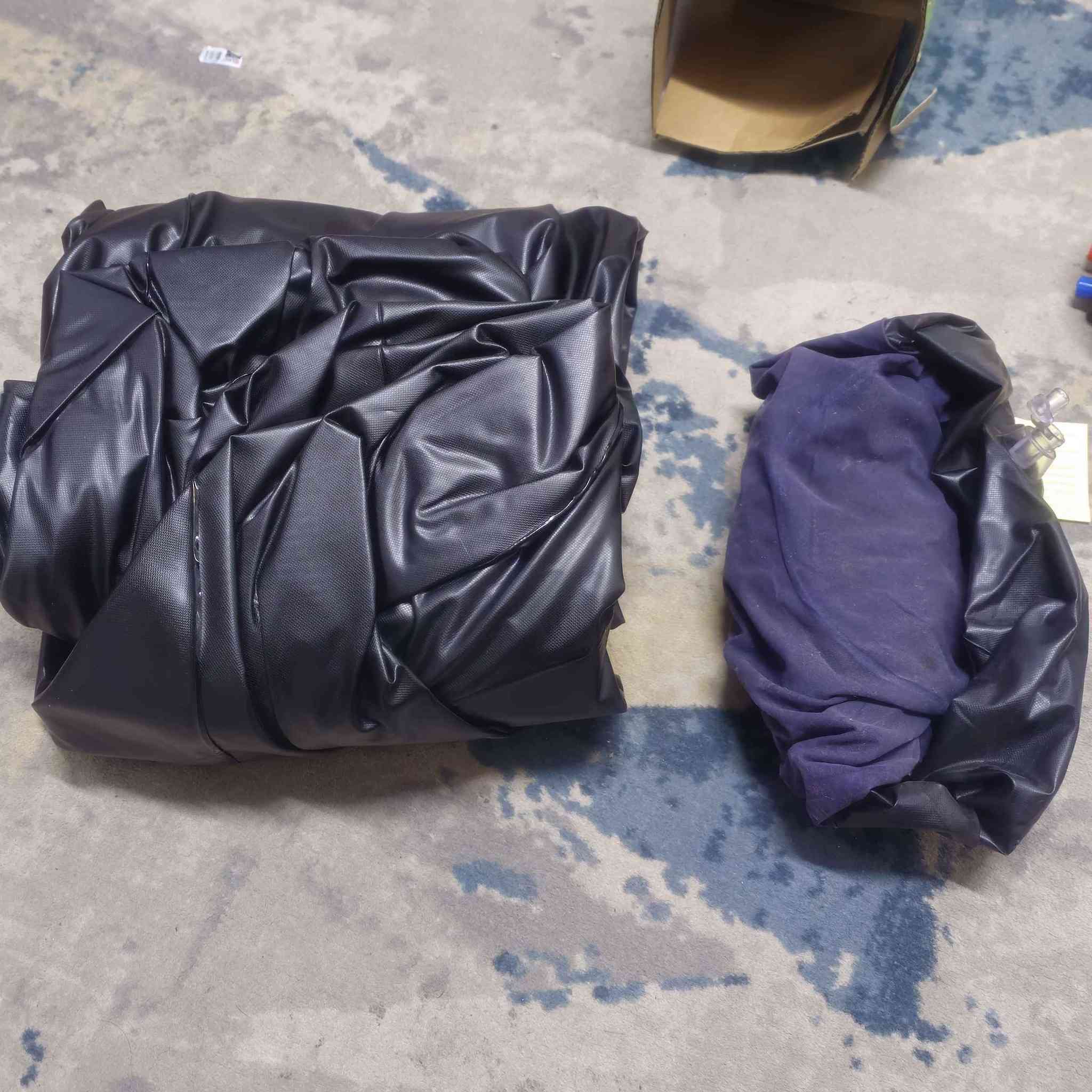 كرسي هوائي
كرسي و مسندة اقدام
مريح للي عدهم آلام بظهرهم
قطعتين
يحمل نفر واحد
اصلي و ليس التجاري
لون نيلي
يجي ويا الصونده و البم 
مع ٢ لواسق اذا ينزرف حتى يتصلح

السعر ٤٠ الف و بي مجال

متوفر توصيل لكل المحافظات ٥ الاف
***********
اي استفسار ثاني اني بالخدمه كربلاء, العراق
