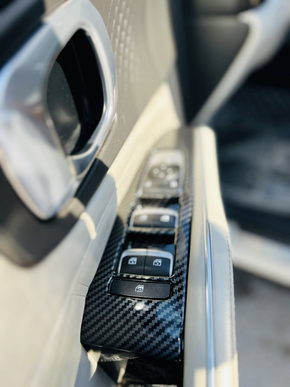 سلام عليكم سورنتو2021 خليجيه للبيع فقط السياره لايت 3عدسات LED محرك6سلندر 35000 تنفس طبيعي مواصفات السياره شاشه جبيره كشنات كهرباء سايد بريك رجل بدون فتحه ماشيه 52000 الف كليومتر حقيقي وقابل للزياده السياره عليها كماليات اضافيه داخل سستم كاربون فايبر سكوبات مري الجانبيه سوادات يدات الباب من الخارج سكوبات المثلث السياره خير من الله جديده وماناقصها دينار  السعر خاص للاستفسار على هذا الرقم:*********** الرقم بي واتساب غير متواجد في الخاص
