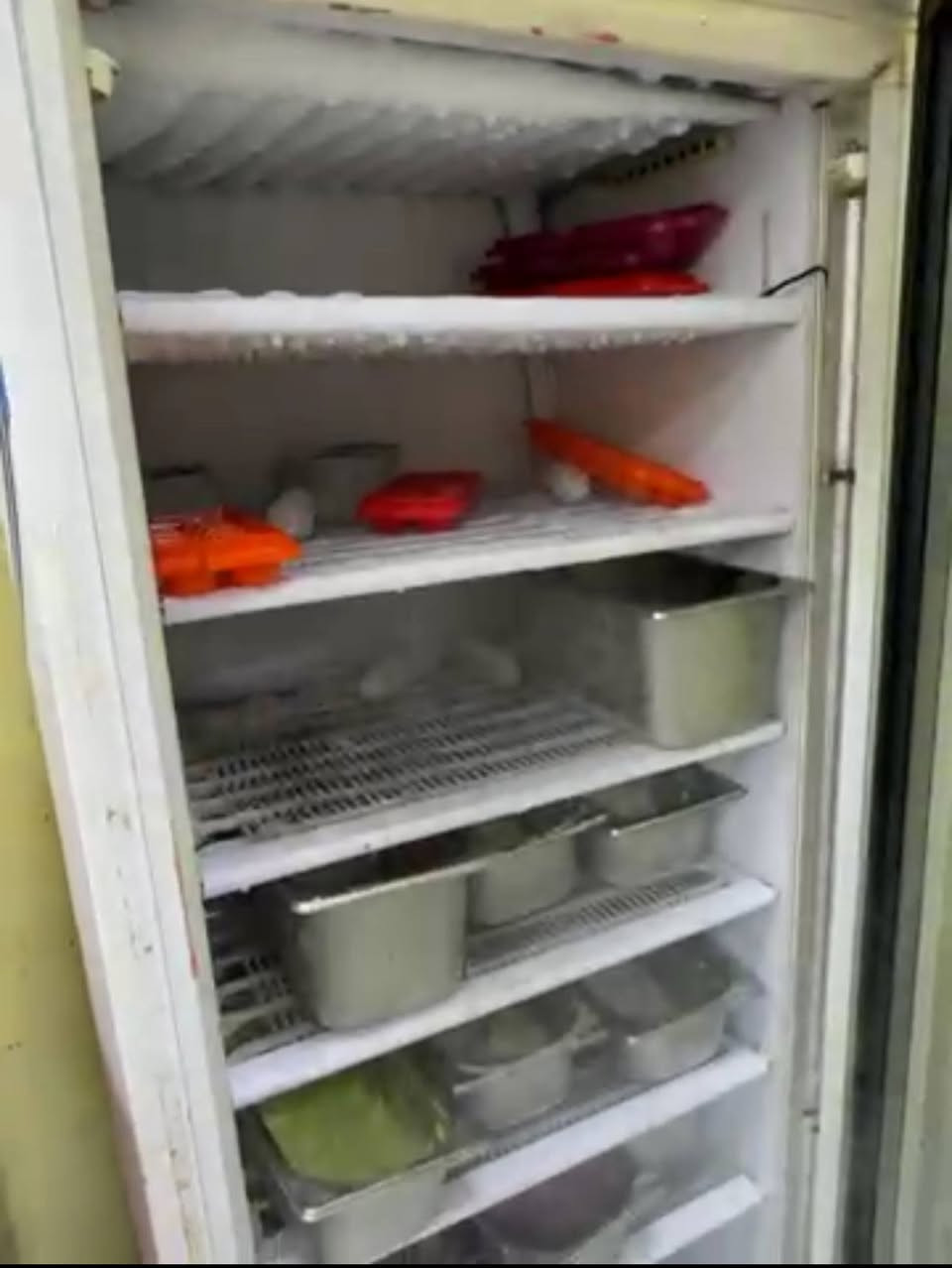 ❄️ للبيع عارضة تجميد إيطالي SAMMONTANA ❄️
عارضة مستعملة بحالة جداً جيدة 👍
تجميدها قوي وممتاز جداً لحفظ بلانكات الآيسكريم 🍦❄️
مناسبة للمحلات، الكافيهات والمشاريع التجارية 🏪✨
✔️ تبريد عالي وثابت 💯
✔️ تحافظ على جودة المنتج 🧊
✔️ جاهزة للاستخدام مباشرة ⚡
📲 للاستفسار المراسلة واتساب أو ماسنجر فقط
📞 ***********
