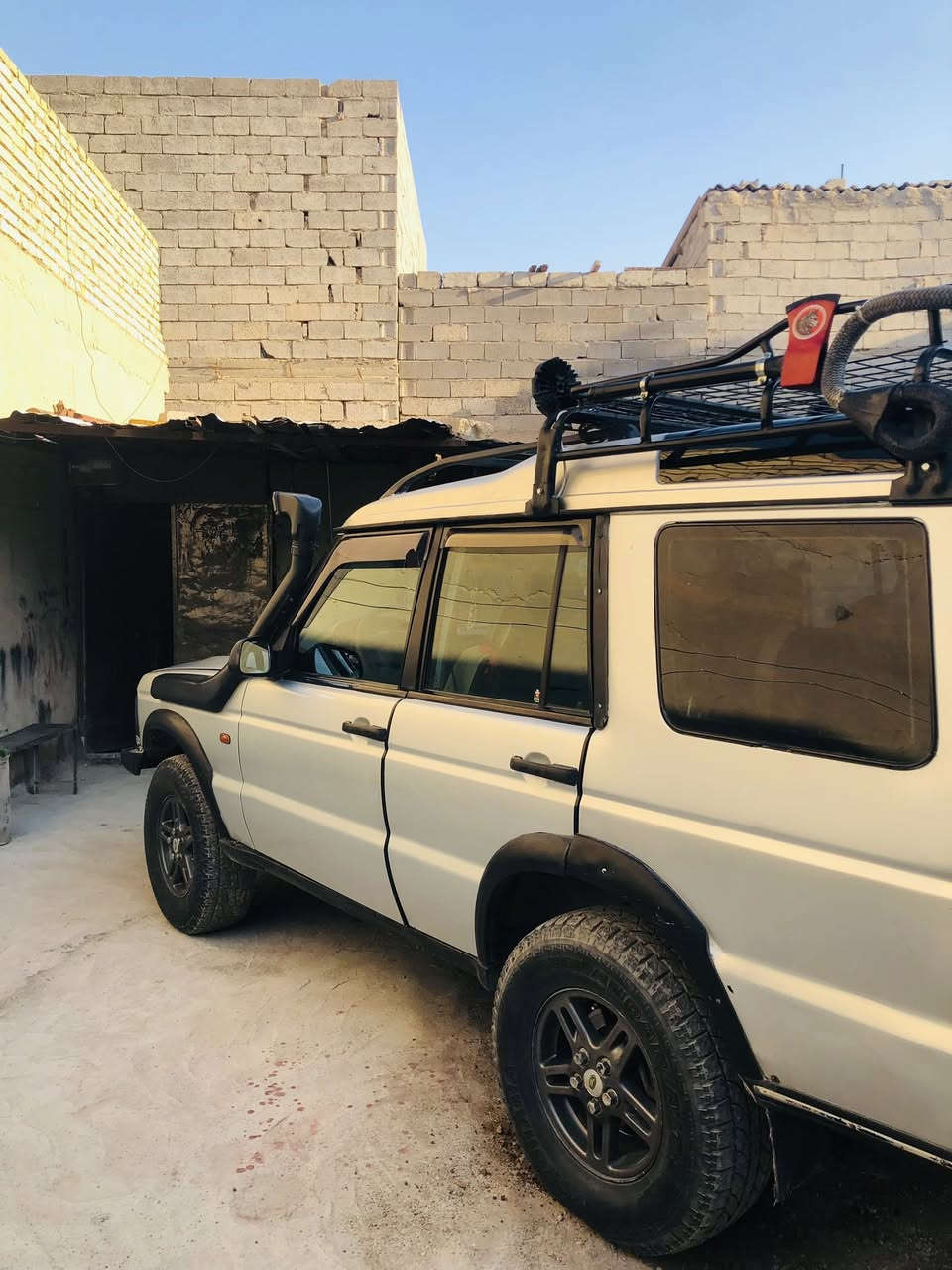 مكلف بلنشر للبيع💬
لأند روفر دسكفري 
السياره موديل 2003
رقم بغداد 
مكينه بانزين 3.900 /V8 
مصبوغه عام جماليه 
تخم تاير  
كير عادي 
سعر السياره 80ورقه 💸
للستفسار اتصل ☎️📞
***********
***********
