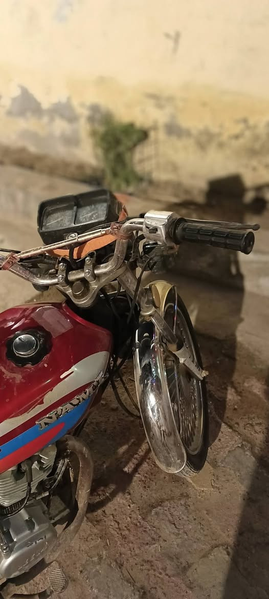 دراجة ايراني نامة اصلي شرط مديل 2020 اوراق اصلي دراجة مال بيت مو مال دلفري كلة غراضه  بلاد مامبدل بيهة شي اشاير لايت هورن كهربا كلهة شغالة لبيع سعر 900 مكاني بصرة كرمة علي شراي تواصل *********** مو شراي لاتعبني
