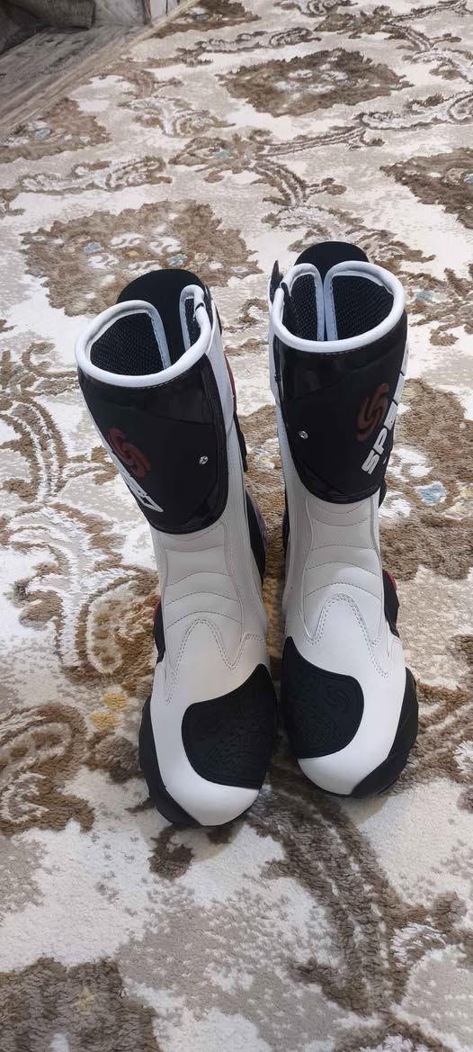 سيفتي بطح جديد ماركه يلبس قياس من 40 الى 42 جديد ما ملبوس مكاني بصره شط العرب يوجد توصيل رقمي *********** شط العرب, البصرة
