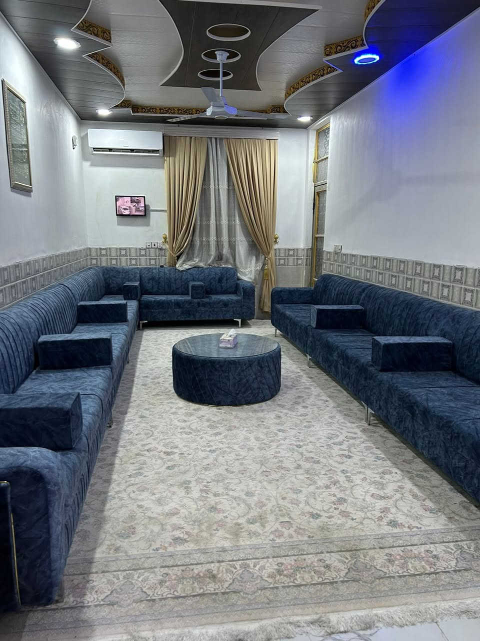 150متر السعر 70بدون اثاث مع لاثاث 95وبي مجال الاثاث كله درجه اوله مطبخ كامل الصاله والاستقبال تخم سبالات مبرده كامرات غرفتين اخشاب البيت كامل بس تجي تكعد بي اوًبي مجال البيت جاهز السكن 
الطابو: زراعي + إقرار محكمه بأسمك  مقابيل قرية الغدير عمود 327
 خدمات كامله قريب السوق  ( الشارع + البيت مرقم من البلديه)  
🏗️ البناء: درجة أولى
🔹 صب كونكريت
🔹 طابوق جمهوري
🔹 أرضيات بورسلين
🔹 جدران سيراميك
📌 يحتوي على:

* غرفة عدد 2
* صالة عدد 2
* مطبخ
* صحيات داخليه وخارجيه 
***********
