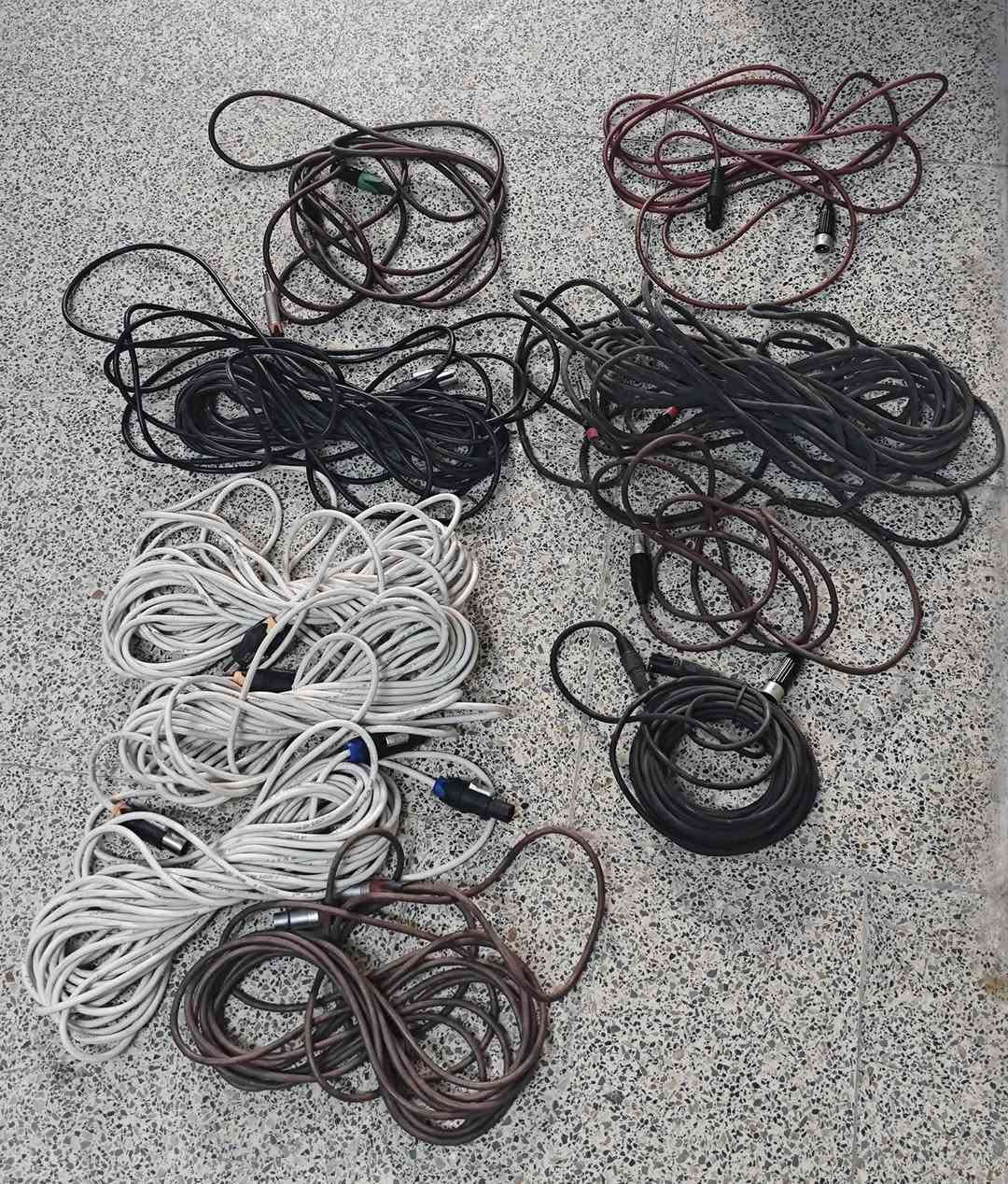 للبيع وايرات اصلي جلاتيني اكزلر لقطه عله المتر وايرات سماعات طلقه بقفل قفل بقفل 10 امتار الى 20 متر حسب اليريد لأستفسار مكاني ناصرية قرب الحبوبي رقمي *********** بيه وتساب
