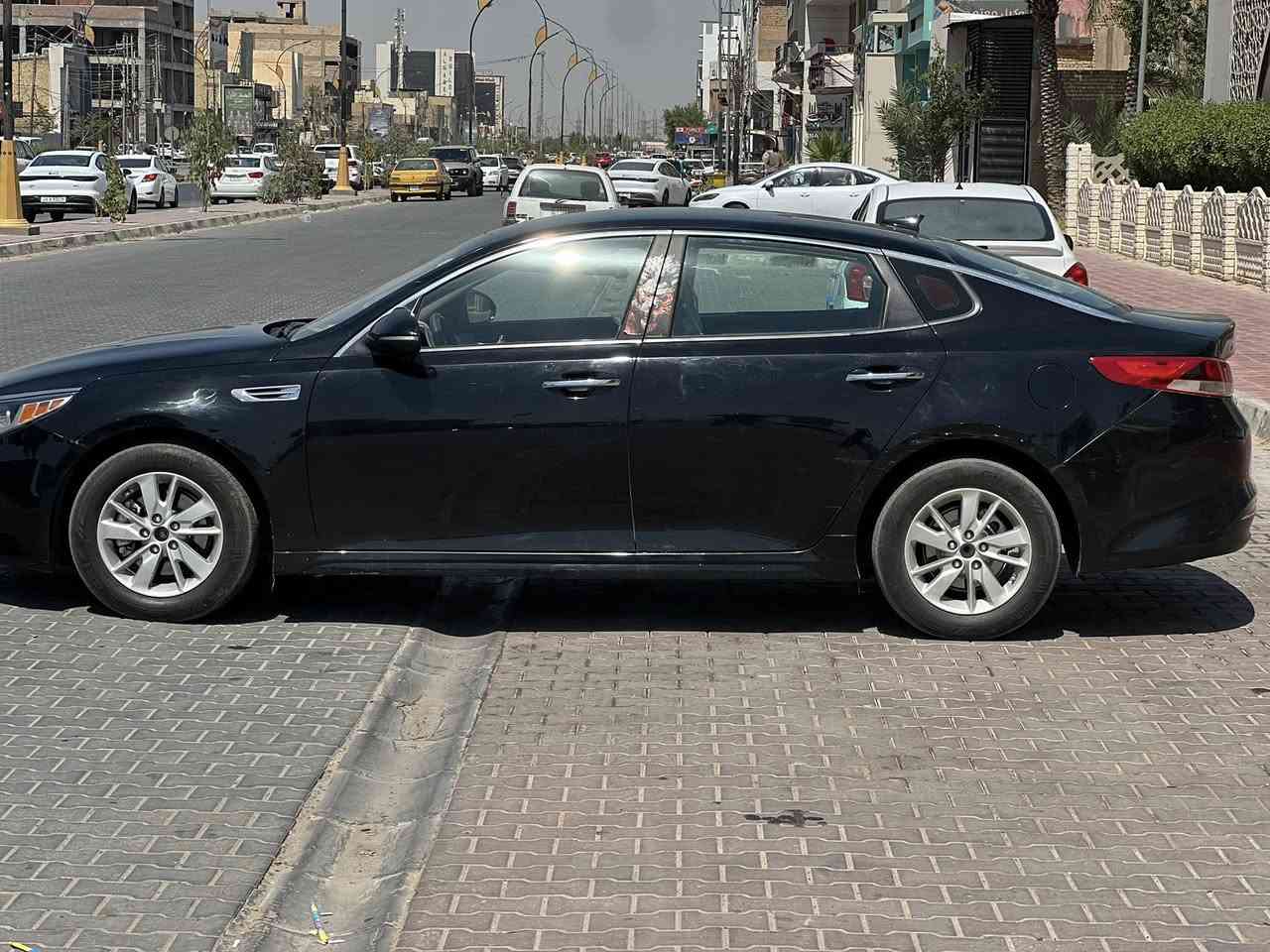 سلام عليكم اخوان
كيا اوبتيما موديل 16 
رقم اربيل سنويه لحد 2028 
بيها 4 قطع صفحه السايق 
2 حادث امريكا و 2 حادث بالعراق بدوون دواخل 
تريد مداور تريد وكاله 
السيارة مكانها نجف 
السعر 100 وبيها مجال بسيط 
للاستفسار ***********
