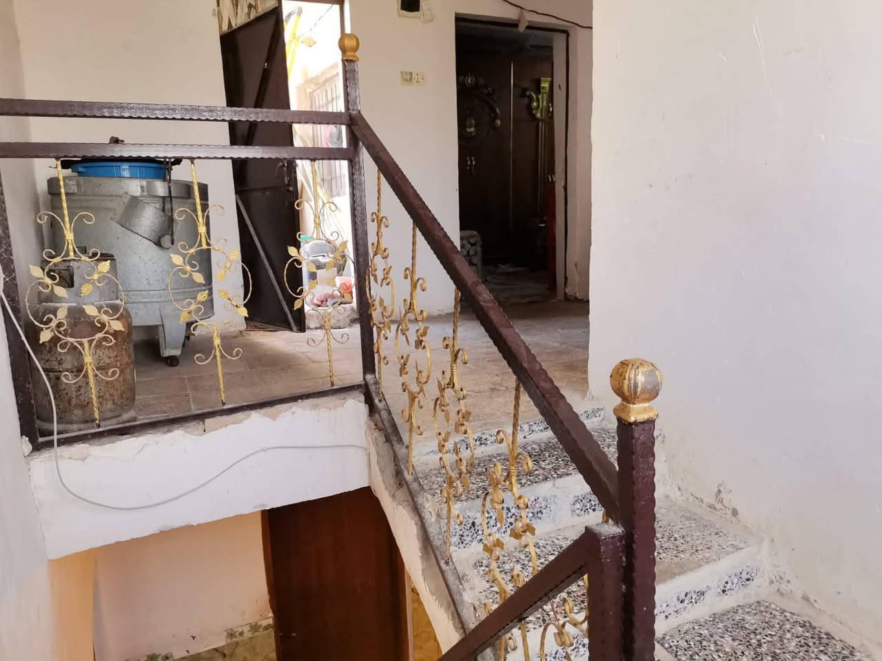 @
سلام عليكم 🌹بيت للبيع في سبع البور شارع الطيار السايدين التجاري يحتوي على 4غرف نوم+صاله كبيره +مطبخ+3صحيات+محل بابين مستأجر اسواق .للاستفسار ( *********** )
