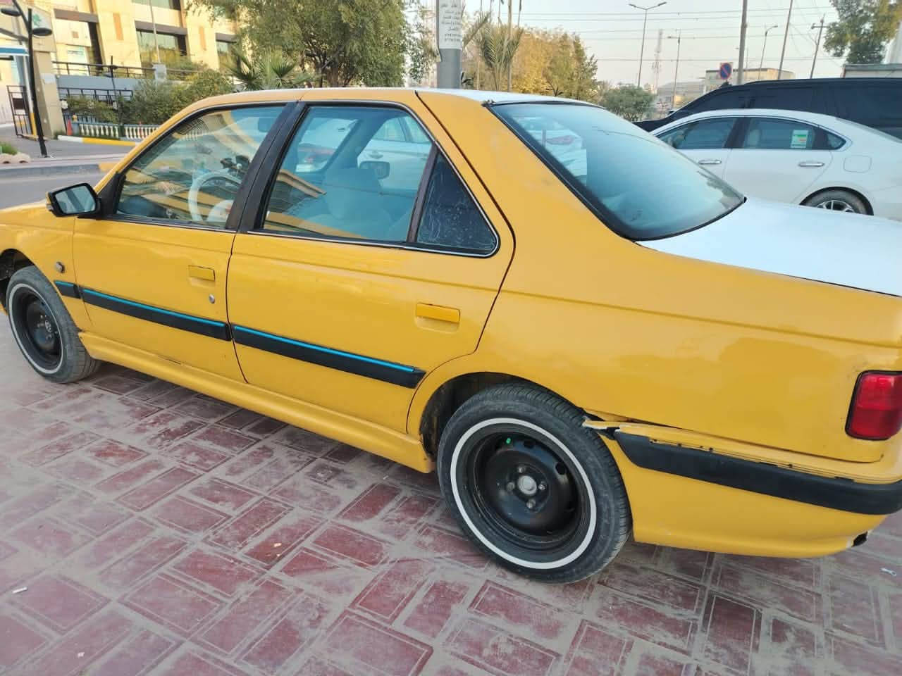 مستعجل عله بيعتها سياره  بارص حلوه وناصبه كير ومكينه وتدفئه وتبريد ودوشمه جديده و زوج تايرات بيها جديد 
٣٥ وبيها مجال السياره مال بيت مو بياع شره و ب اسمي
مكلف بل نشر لاستفسار الاتصال بل رقم
‪+964 774 947 0552‬
