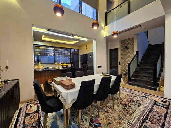 🔹شركة  #ViewVilla  للعقارات 
🔸سند طابو يتسجل بإسم اي عراقي

للبيع أربيل- منطقة هاواری شار 

▫️٢٣٠ متر 
▫️قریب شارع کویە
▫️٥ نوم 
▫️٣ حمام
▫️مکنسة کهربائة مرکزیة
▫️سیستم شوفاج
▫️ارضية پاركيت
▫️کاونتر مع بیت

➖السعر 18 شدة ونص

السعر والتفاصيل كاملة بالرابط
☣️لدينا عروض تناسبك انظموا معنا على التلگرام 👇
https://t.me/viewvilla70

للتواصل 📞
***********
***********
