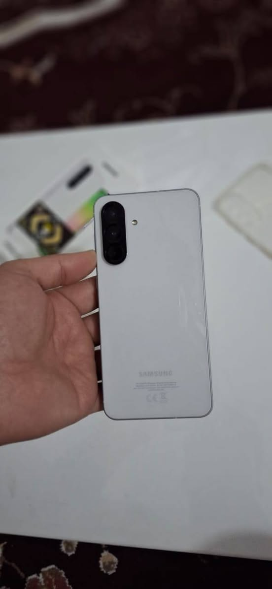 Galaxi A56  5G
ذاكره 256 تاريخ الشراء قبل 7 ايام سعر الجديد 455 الف رايده ب425 وبي مجال شريحتين + شريحة الكترونية يعني
 3 خطوط بطارية 5000 ملي امبير كامل ملحقات متوفر توصيل داخل النجف للتواصل *********** اتصال او واتساب 
(لاسق حماية + حافضه هديه مع الهاتف )
