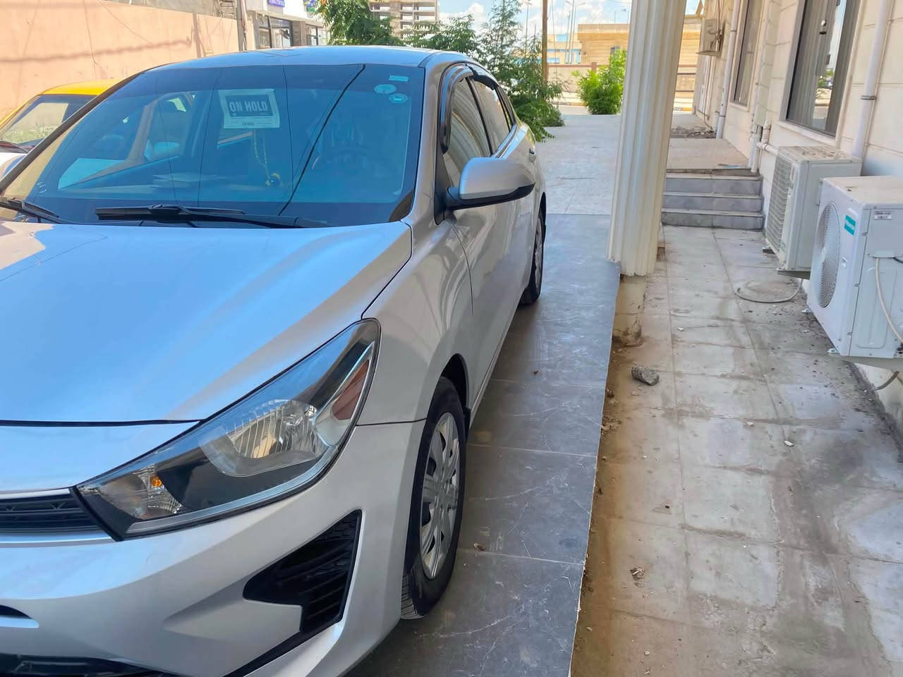 للبيع كيا ريو موديل 2022 
مواصفات Lx المعروفة
ماشيه 41 ميل 
السياره باسمي
بيها كابون بانزين
محرك 1600 دوش دبل نوزل
كير cvt
صور الضرر مرفق مع صور السياره بابين صبغ وشبر بوند بدون اي ايرباك 
غير متواجد علي الفيس للا تصال ‭٠٧٧٣ ٨٢٢ ٦٧٢٤‬ موصل, نينوى
