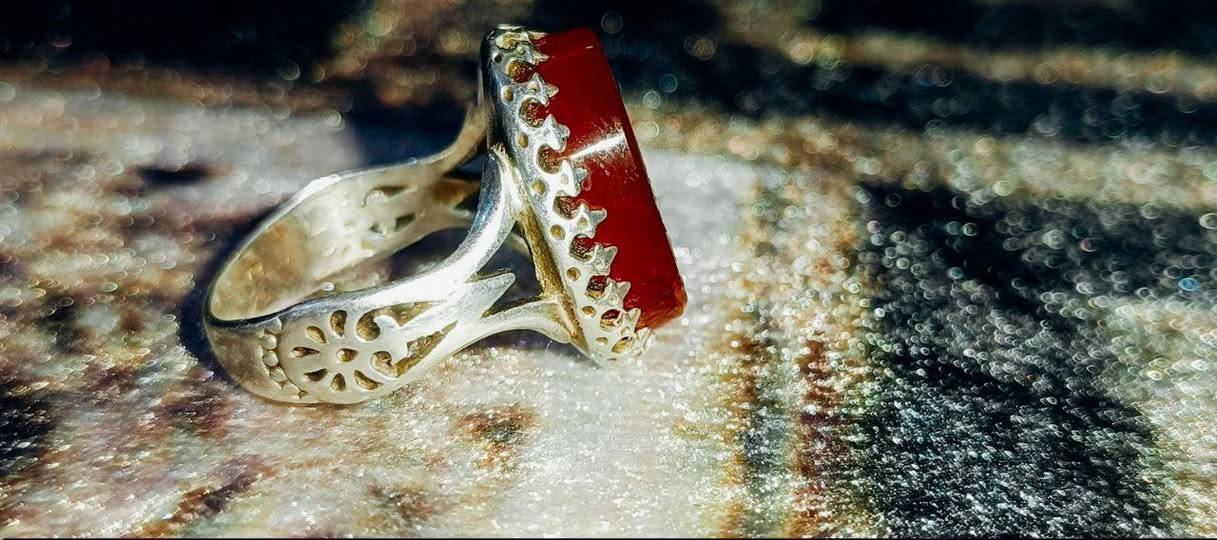 خاتم فضة رجالي تصميم خاص، الحجر عقيق يماني احمر✨
#السعر45


**إذا كنت صاحب هذا الإعلان وتريد حذفه لأي سبب، رجاءا أرسل رسالة إلى الدعم الفني**