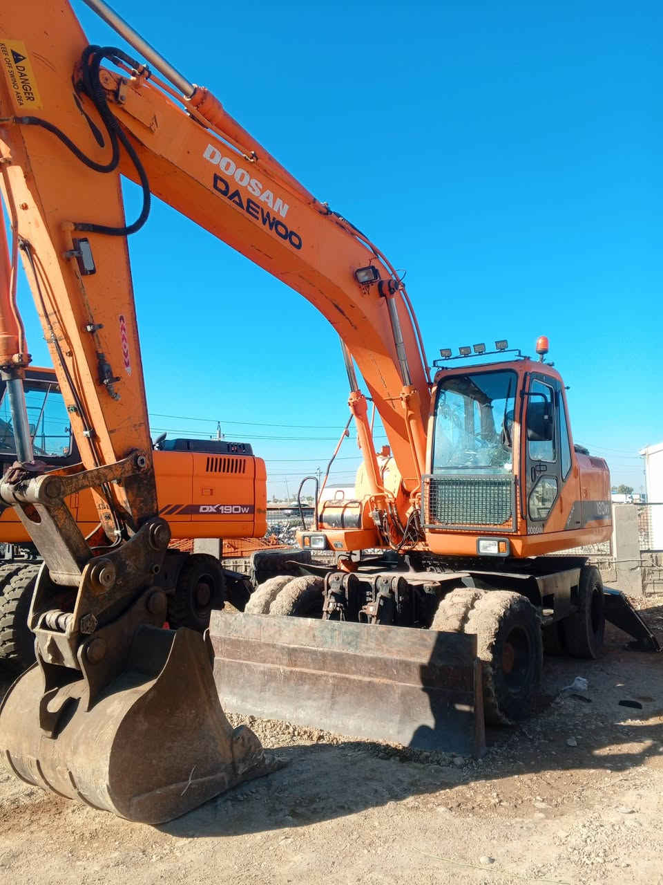 سلام عليكم حفاره دايو رقم بغداد موجوده باربيل 2005 سعر 3 شدات وبي مجال ***********
