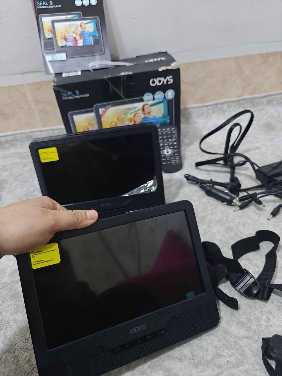 دوو کەلەی شاشە بۆ دواوەی سەیارە شتێکی زۆر جوان و تایبەت  بەس دانەیەکیان  گڵۆپیشی   هەڵ ئەبێ و  شەحنیش ئەدا بەڵام هەڵ نابێ نازانم هۆکار چیە  ئاوا ئەیفرۆشم +  هەردوکیان  لۆکە و لەزگەی شاشەی  لێنەکراوەتەوە+دیڤیدی و فلاش و میمۆری و  شوێن  AV و   کۆنتڕۆڵ   و جانتای خۆی لەگەڵە بە چەڕخی سەیارە و  کارەبای ماڵەوەش ئیش ئەکەن 
ئاوا ئەیفرۆشم  55 هەزار السليمانية, العراق


**إذا كنت صاحب هذا الإعلان وتريد حذفه لأي سبب، رجاءا أرسل رسالة إلى الدعم الفني**