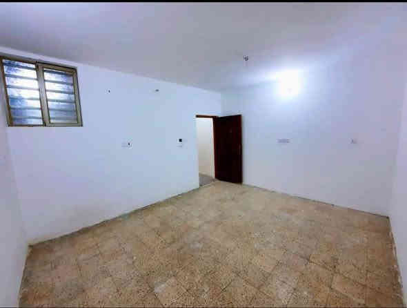 مشتمل 60 متر  طابق ثاني للأيجار يحتوي
غرفة نوم + صاله كبيره + خدمات
جاهزة للسكن ماطور ماء + كيزر + تانكي ماء + واير سحب موقع مميز جدا 
حي تونس السكني شارع معهد اوروك 
اي استفسار  ***********
