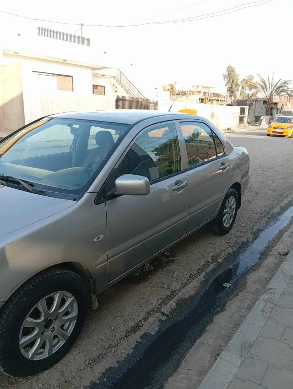 ليدراوي كه مي هه يه له به شي پشته وه 
ته قه و ره قه و گيرو مه كينه ي به شه رت 
بؤياغ عامه له سه ر كال بونه وه 
2010ي مه كينه گه وره يه 
ژ.م ***********
*********** Singapore
