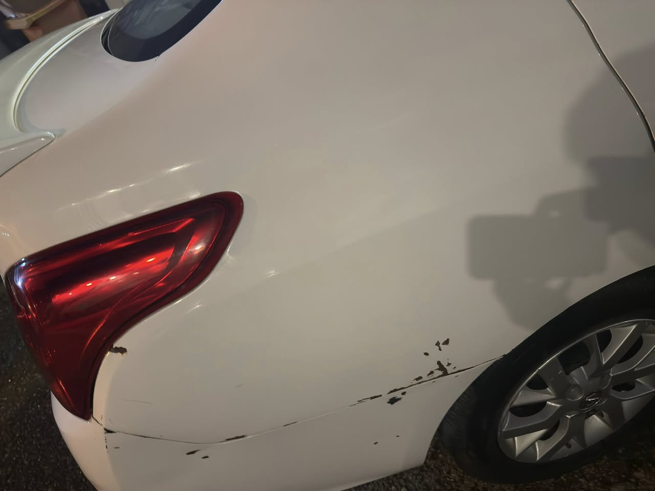 السلام عليكم
نيسان سني هندي 2024
ماشية 66000km
بيها الجاملغ الخلفي بارد  من جهة الراكب
الجاملغ الامامي مبدل
 السيارة نظيفة تايرات جدد اذا جاد تعال افصح
سيارة مال بيت مو تكسي
للاستفسار ***********
