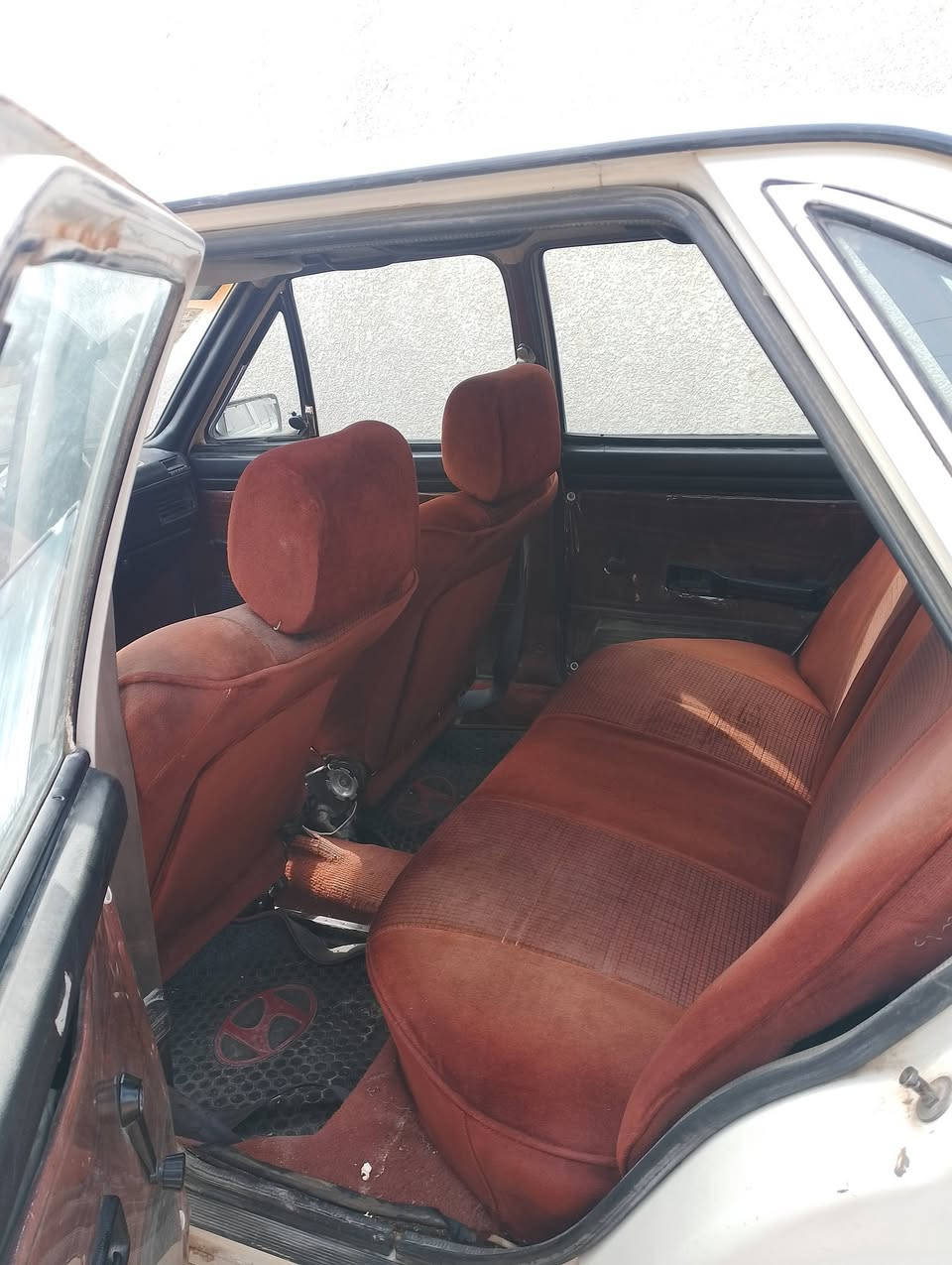 سلام عليكم برازيلي 87 رقم بغداد نكليزي بسمي مكينه 1600بلاديه كيره 5نمر تخم تاير جديد حداديه جديده السياره دواخله نضيفه بلاديه مسجله شغال كله علبلاد السياره نقص بيه بس شباك امامي وحواجب  السعر 30وبيه مجال بسيط  *********** لعنوان بغداد
