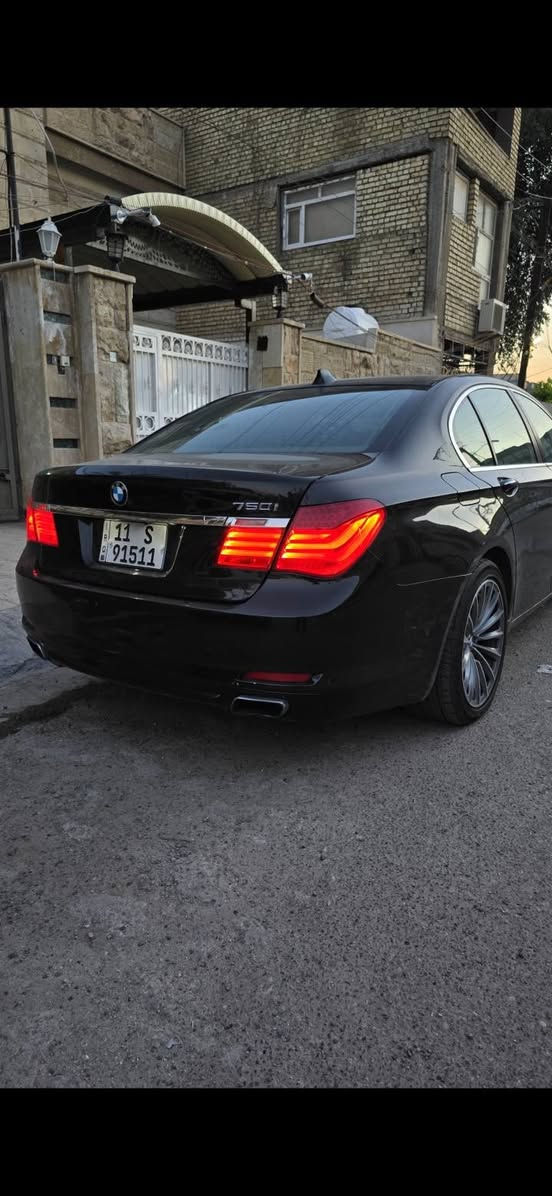 السلام عليكم 
Bmw f01 750ix 2011 فول مواصفات للاخير ما يحتاج اذكرها 
رقم بغداد تحويل مباشر 
بيها نواقص بسيطه جدا 
السعر ١٢٠ ورقه و بيها مجال 
***********
