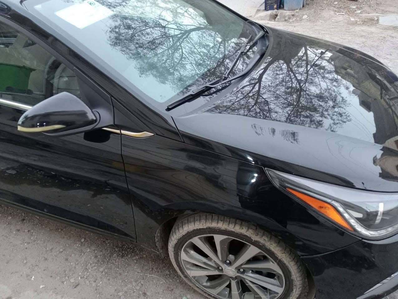 السلام عليكم اكسنت وارد امريكي بدون ضربة موديل ٢٠٢١  نظيفة مكفولة كير ومحرك  ١٦٠٠ دوش بيها سبايدر بس اني شايلة حالياً فول مواصفات فتحة بصمة تدفئة كشنات اشارة مراية شاشة كار بلي لايت زنون مابيها صبغ عدا الدعامية الامامية السعر 70ورقه وبيها مجالل مطلوب واريد ابيعها ***********
