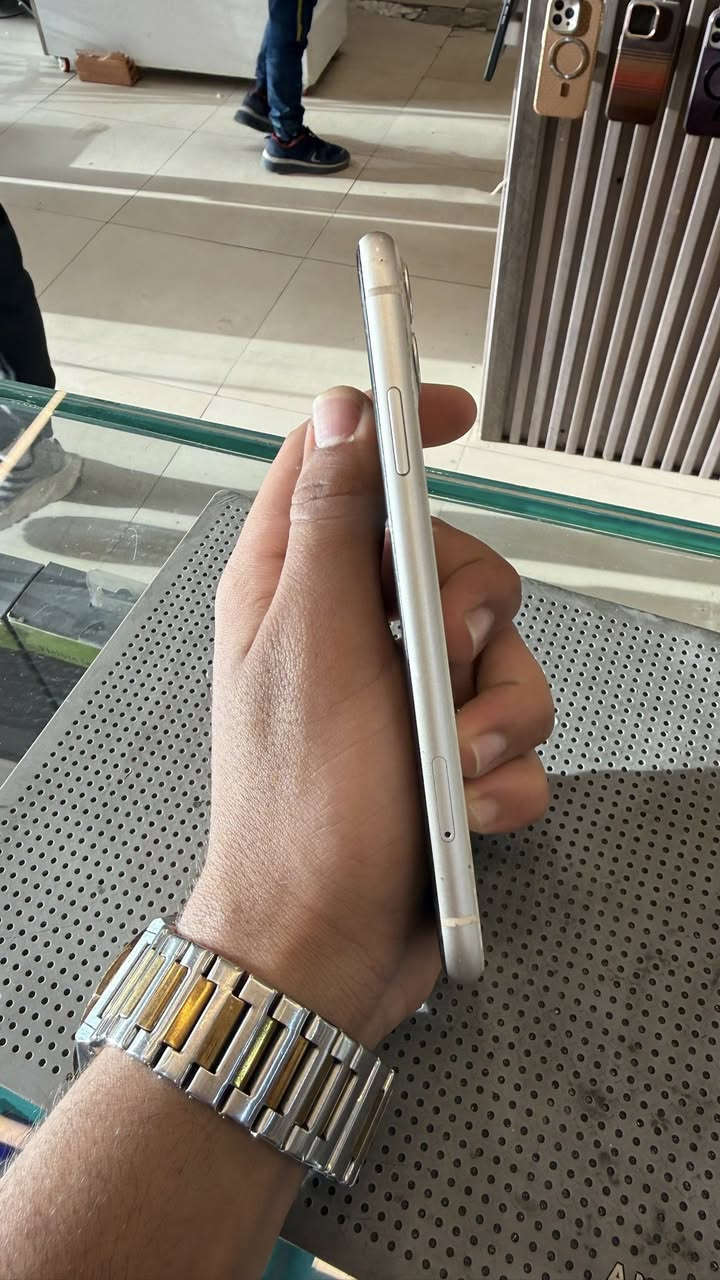 سلام عليكم 11 عادي ذاكره 64 جهاز فوللل مكفول فقط ضهر مكسور سعره 200 عنوان سيديه ***********
