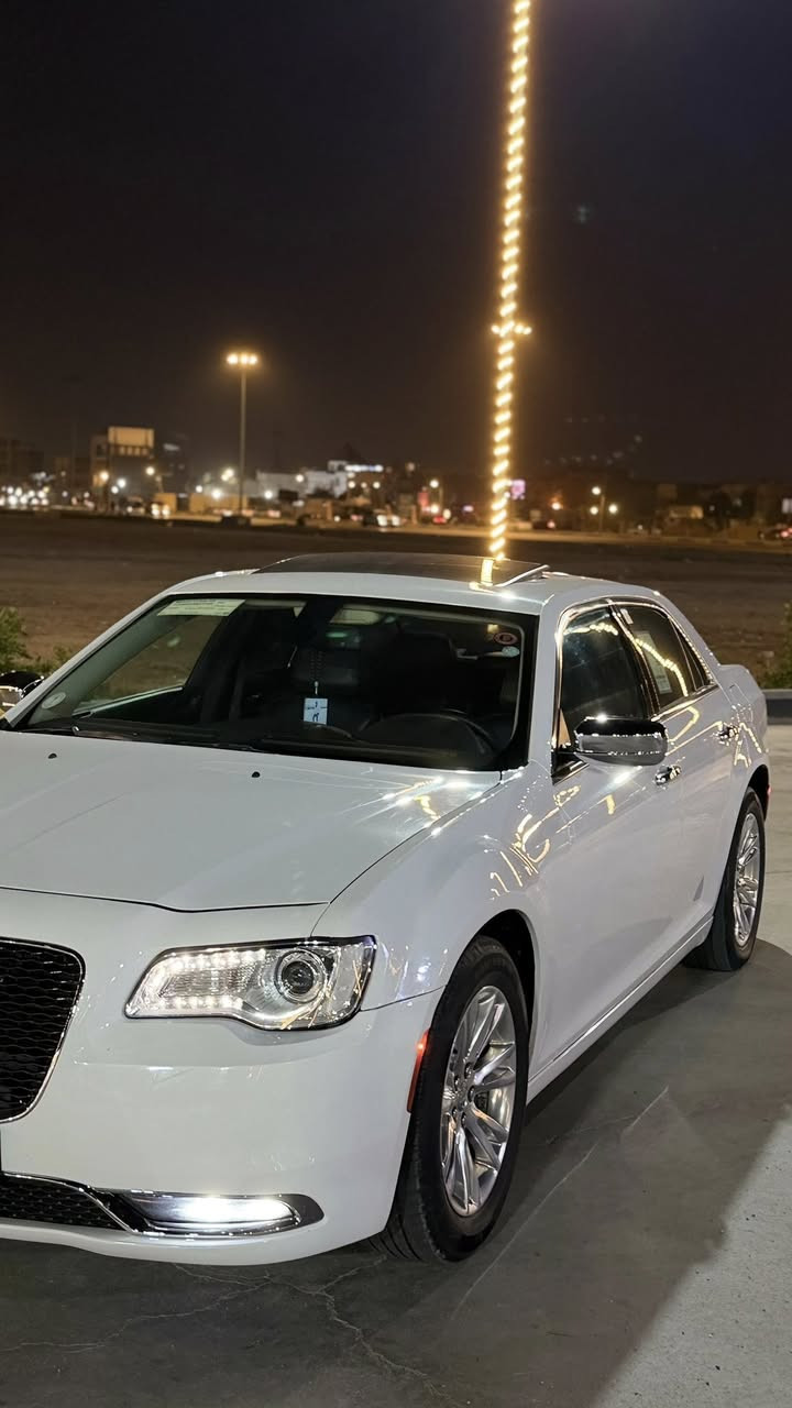 السلام عليكم كرايسلر اوباما موديل 2018 كندي كلين تايتل هزه ورقم سليمانيه الجديد تحويل او وكاله فول مواصفات بانوراما ستيرن كهرباء خزن ميموري كشنات جلد تدفئه تبريد سماعات بيتس وبعد كفاله ضربه وتبديل وصبغ مكينه وكير كفاله ماشيه 72 جديده السياره . 
العنوان: بصره 
رقم الموبايل :***********
