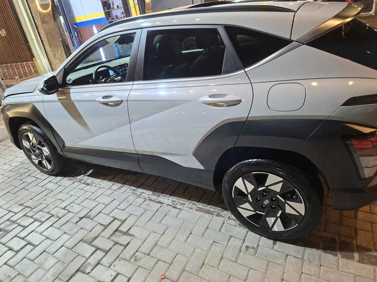 كونا موديل 2025 لون سمنتي موصفات لمتدد 

محرك 2000 دوش 

السعر 16500 بدون رقم 

الاستفسار ع رقم ***********
