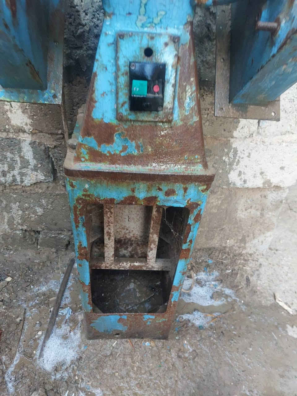 كوسره ثابته كبيره الحجم ٣ فيز لو المانيه لو نكليزيه شغاله سعر ٣٥٠ وبيه مجال ***********
