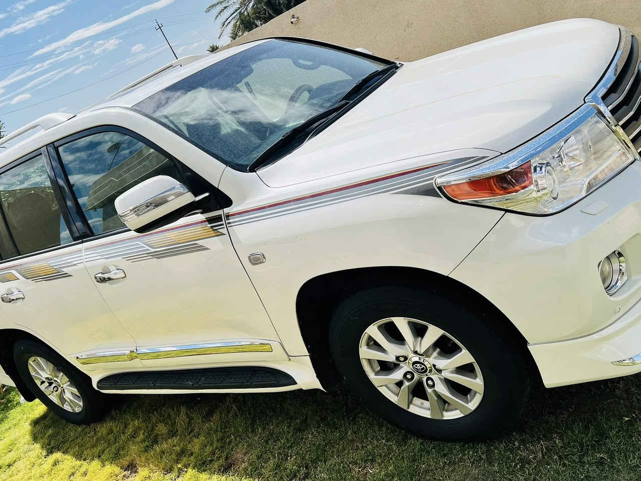 سلام عليكم
لبيع لاندكروز موديل 2010 

السياره كلش حلوه رقم بغداد بسمي تحويل مباشر 

السياره. السونار مرفوق. بل منشور مكينه و كير جدد 

السياره خير من الله مال جناي 

كلش جديده 

العنوان تقاطع نهروان بنفس التقاطع 

الستفسار. ‭0785 205 8090‬

السعر275 بيها مجال بصيط
