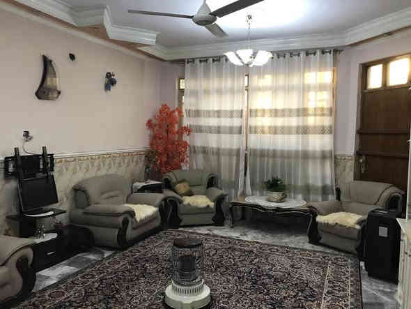 دار للبيع 
الشعب / شارع الصحة 
مساحة 200 م الواجهة 10 نزال 20 
سند 25 طابو زراعي 
الطابق الاول غرفتين نوم+مطبخين كبير وصغير+حول+استقبال+٢صحيات 
الطابق الثاني ٤ غرف نوم +صحيات + حولي 
الطابق الثالث بيتونه+سطحين 
البيت كله مرمر وسيراميك 
خدمات كامله وقريب ع شارع العام 
300 مليون 

التواصل ع هذا الرقم 
***********
