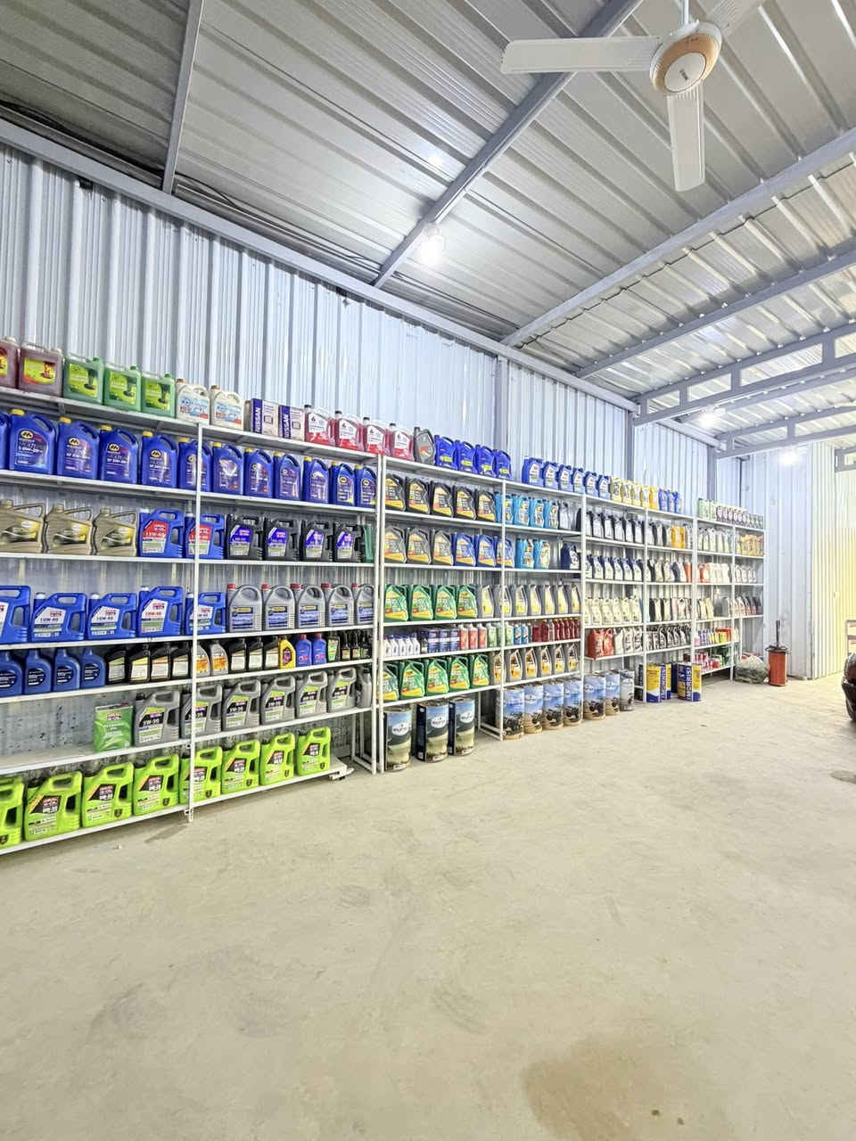 🚗 خدمات ابو حسين السلامي لخدمات السيارات 🚗 
خلي سيارتك تعيش رفاهية الخدمة الحقيقية 💎 بأيدٍ أمينة وكادر يعرف شلون يعتني بتفاصيلها! 🔧

جميع انواع الزيوت وماء الراديتر من ماركات عالمية 💯 
Amsoil -
Mitasu -
Ravenol -
eurol -
Toyota -
Aminol -
Kennol -
Addinol -
Aral -
Ac Delco -
MAG - 
Eknos -
Kixx -
Liqui Moly -

زيوت عالية الجودة مصممة خصيصًا للأجواء العراقية 🇮🇶 لضمان أداء ثابت وعمر أطول للمحرك ✅

💥 ومو بس هيچ… كل تبديل يجي وياه خدمات مجانية تشمل:
✔️ غسيل محرك وتنظيف داخلي وخارجي كامل
✔️ فحص ماء الراديتر والماسحات
✔️ فحص دهن الكير والبريك
✔️  معطر + أرضيات 
✔️ كارت ضمان حتى 5000 كم

🛠 خدمات إضافية احترافية:
🔹 تبديل هايدروليك الكير بالجهاز الإلكتروني الحديث

☕️ استراحة راقية بانتظارك:

📍 الموقع: الصويرة - شارع الحلة - مقابل مدرسة بغداد الاهلية 

خدمات أبو حسين السلامي ... خلي سيارتك تلمع وتعيش الفرق الحقيقي! 🌟

بأدارة : سيف السلامي 

‭0773 403 0447‬
