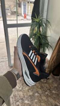 حذاء رياضي خفيف جداً مفيد للتمارين والركض دبانه طبي قياس 43 شرط النظاف...