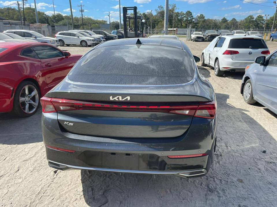 كي فايف (22)k5 فول مواصفات فئة الex اعلى من Gt
بدون صبغ فقط مبدل بنيد 
داخل صاج وبيجي 
كشنات جلد + تدفئة تبريد بالكشنات + قطعتين تبريد 
شاشة كبيره مع أضواء ترحيب 
بصمة أبواب (الصدر وسايق )
رادارات جميع الجهات + المري 
منافذ USB خمسه + شحن لاسلكي 
بانوراما  + تشغيل عن بعد 
ويل رياضي 
سياره ماشيه (73)
مكان السياره بابل (***********)
