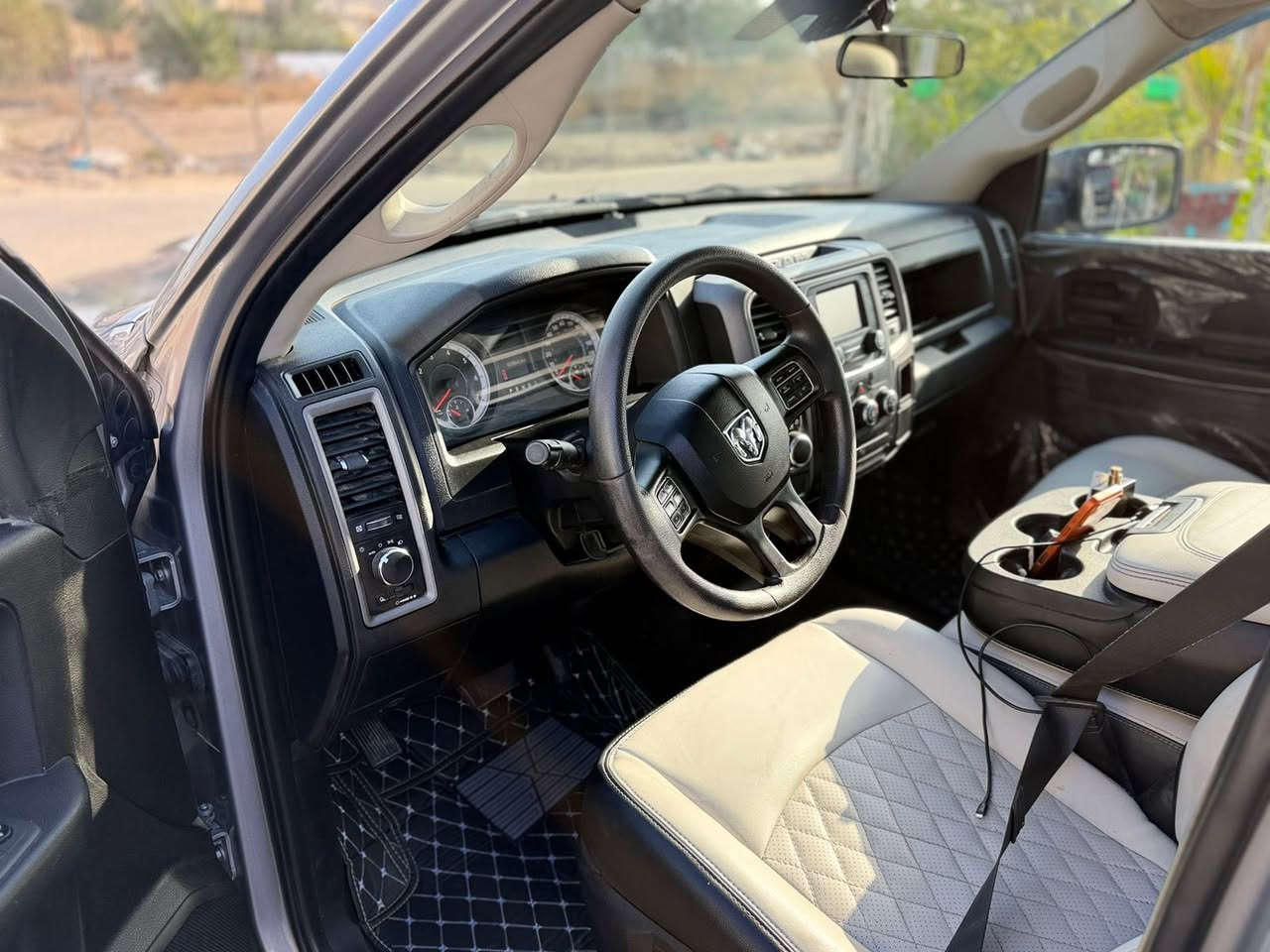 السلام عليكم رام كلاسك موديل 22 حادثهاباب خلفي البچم كبسك بدون ايرباك مصبوغه حزام السياره جديده بمعنى الكلمه فول عدى الفتحه مكينه 5700  ثمانيه سلندر السعر 175 
*********** بيها مجال شي بسيط
